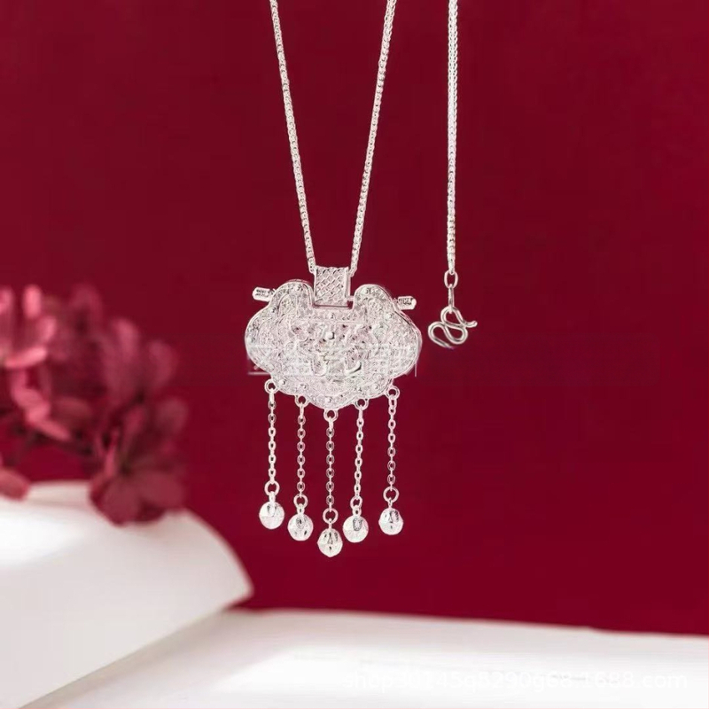 Medál sárkány- és főnix motívummal, tiszta ezüstből, középkori stílusban