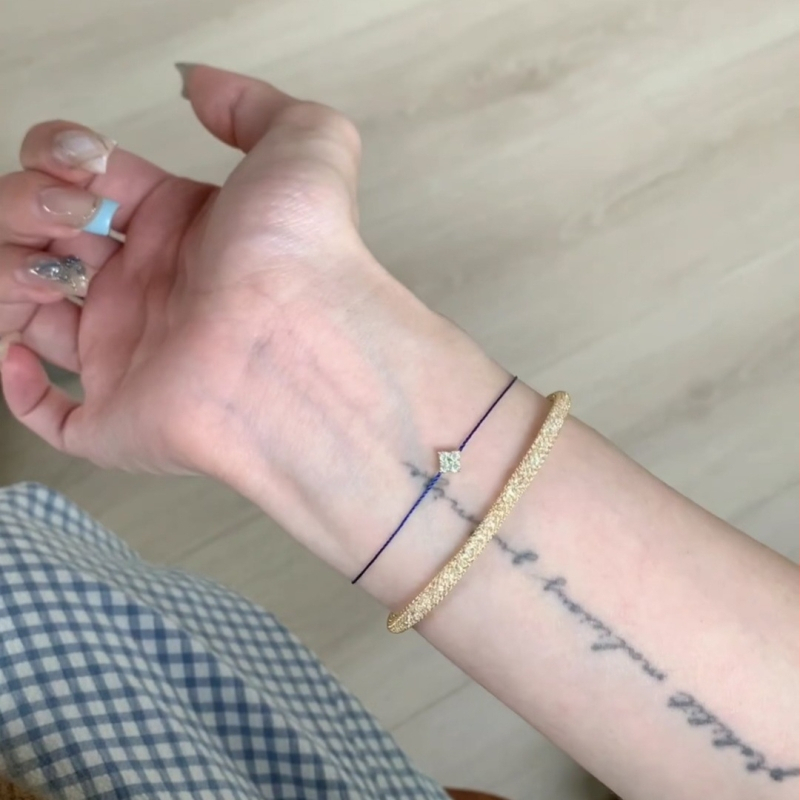 Käevõru nelja lehega tsirkoonidega, käsitsi kootud nööril, lihtne paaristiil