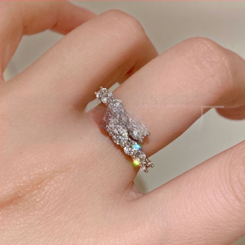 Пръстен • 925 сребро • двупластов открит дизайн • кръгли изкуствени диаманти • геометрична форма • елегантен лукс за жени