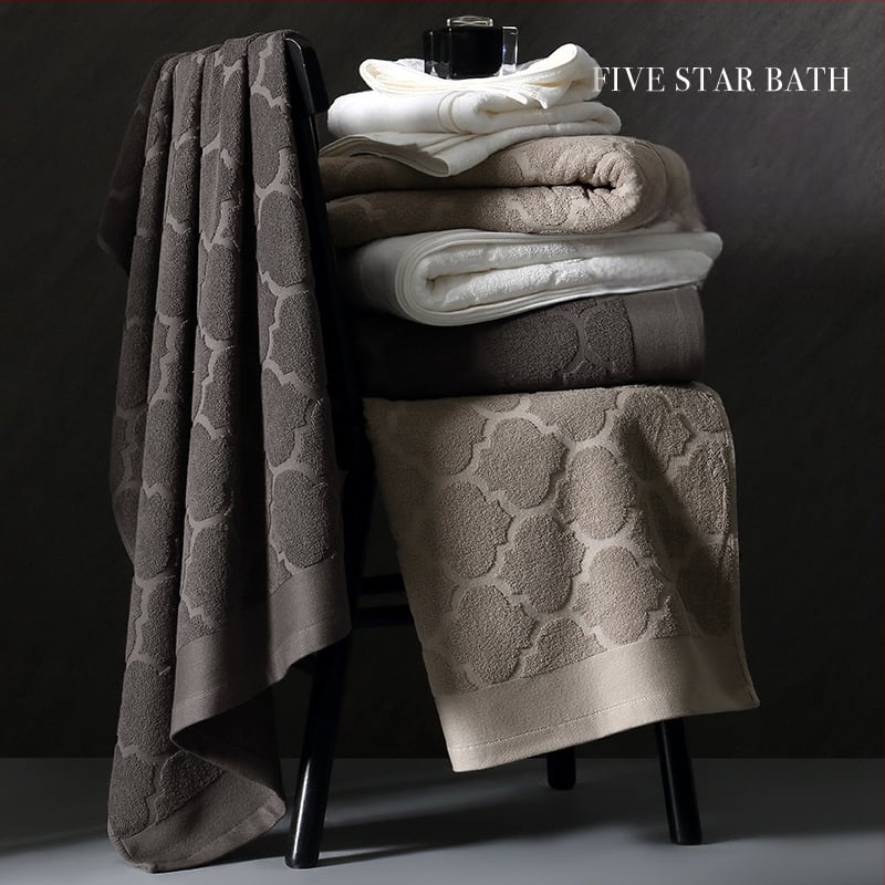 Dušo rankšluostis iš 100% medvilnės, 40s siūlai, 400–500 g, siuvinėjimas, pritaikymas galimas