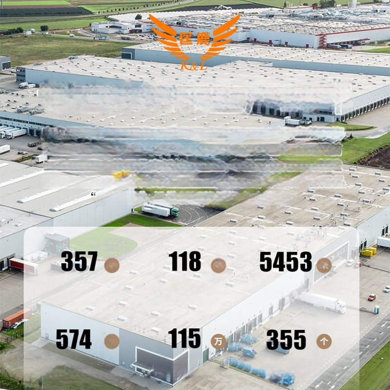 Uniszex sídzseki fehér lúd tollal, egyedi logóval, vízálló 8000mm, szélálló, bélés nélkül