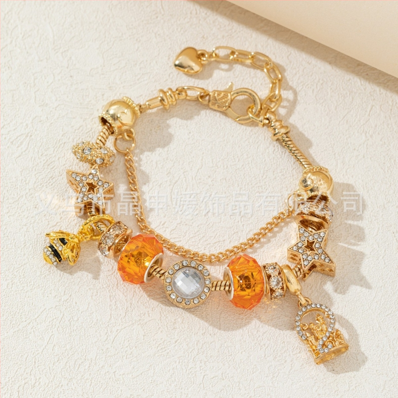 Karkötő – ötvözet, elektroplakált felület; uniszex dizájn; motívumok: vár, méh, ötágú csillag, óceán csillag kristályokkal.