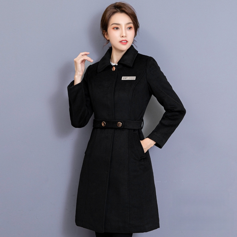 Uniszex üzleti palást pamut-poliészter keverékből, nedvességelvezető anyag, közepesen hosszú, karcsú szabású, ideális szállodai és irodai viselethez, ősz-tél-tavasz