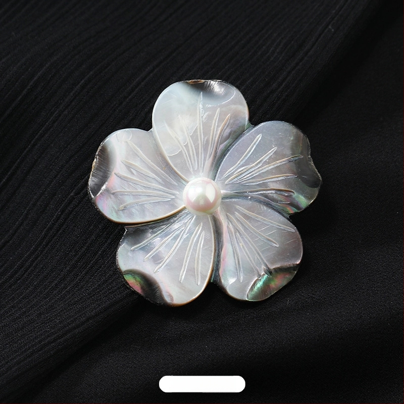 Broš naturaalse pärli – lille- ja liblika motiiv, originaalne disain, kuju bow-tie, naiste aksessuaar