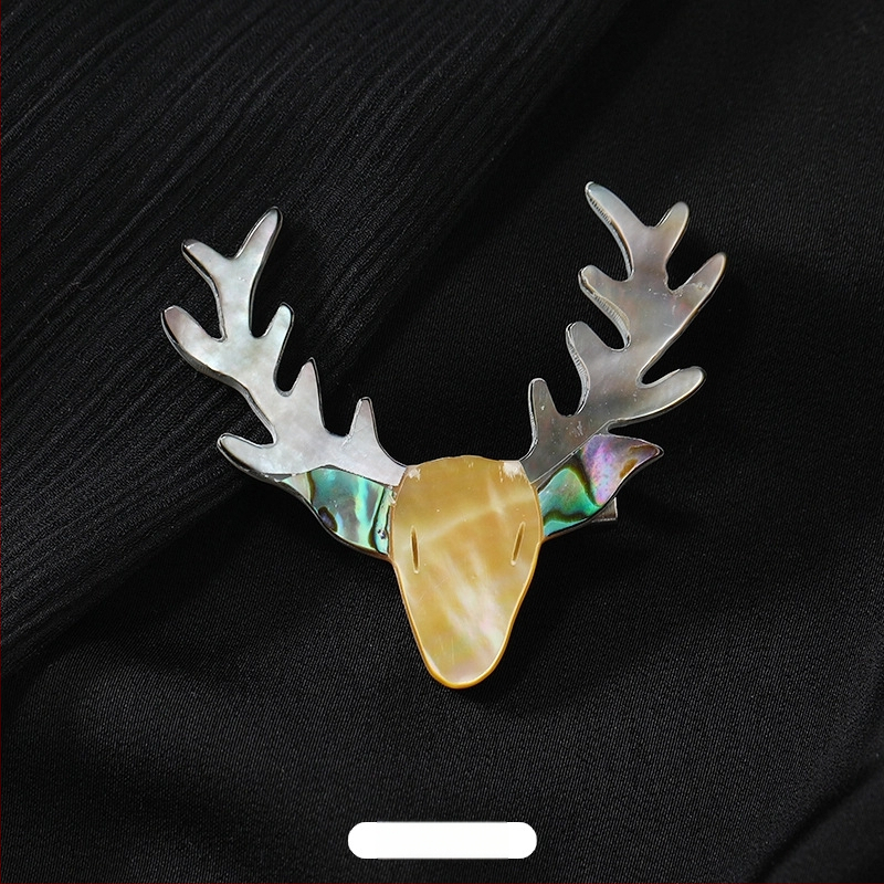 Broš naturaalse pärli – lille- ja liblika motiiv, originaalne disain, kuju bow-tie, naiste aksessuaar