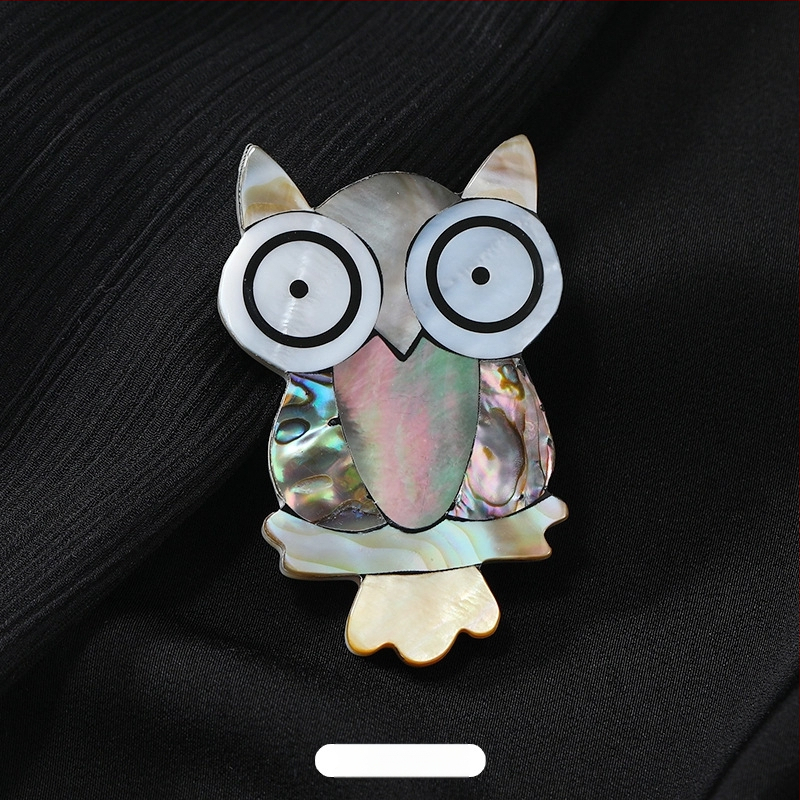 Broš naturaalse pärli – lille- ja liblika motiiv, originaalne disain, kuju bow-tie, naiste aksessuaar