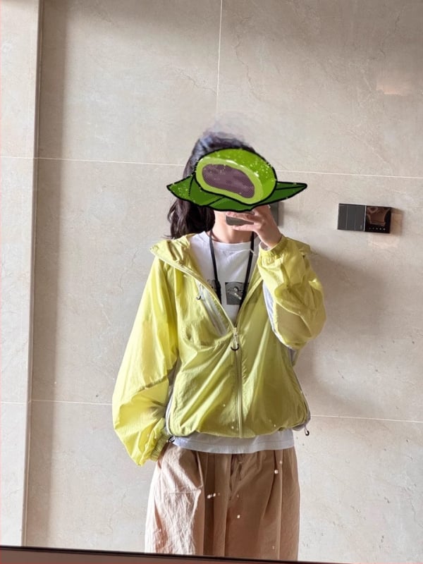 Vékony nylon anyagú kültéri napsütésvédő dzseki, laza szabás, cipzár, kreatív nyomás, beépített zseb