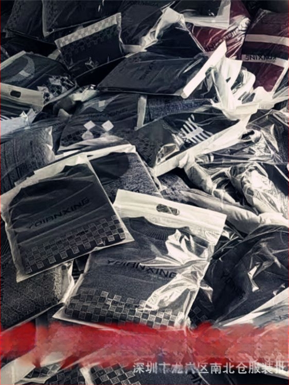 Vyrinis storas megztinis kardiganas su kišenėmis - apvali kaklo, ilgos rankovės, žiemos sezonas, įprastas kirpimas, tiesus apdaila