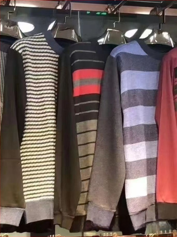 Vyrinis storas megztinis kardiganas su kišenėmis - apvali kaklo, ilgos rankovės, žiemos sezonas, įprastas kirpimas, tiesus apdaila