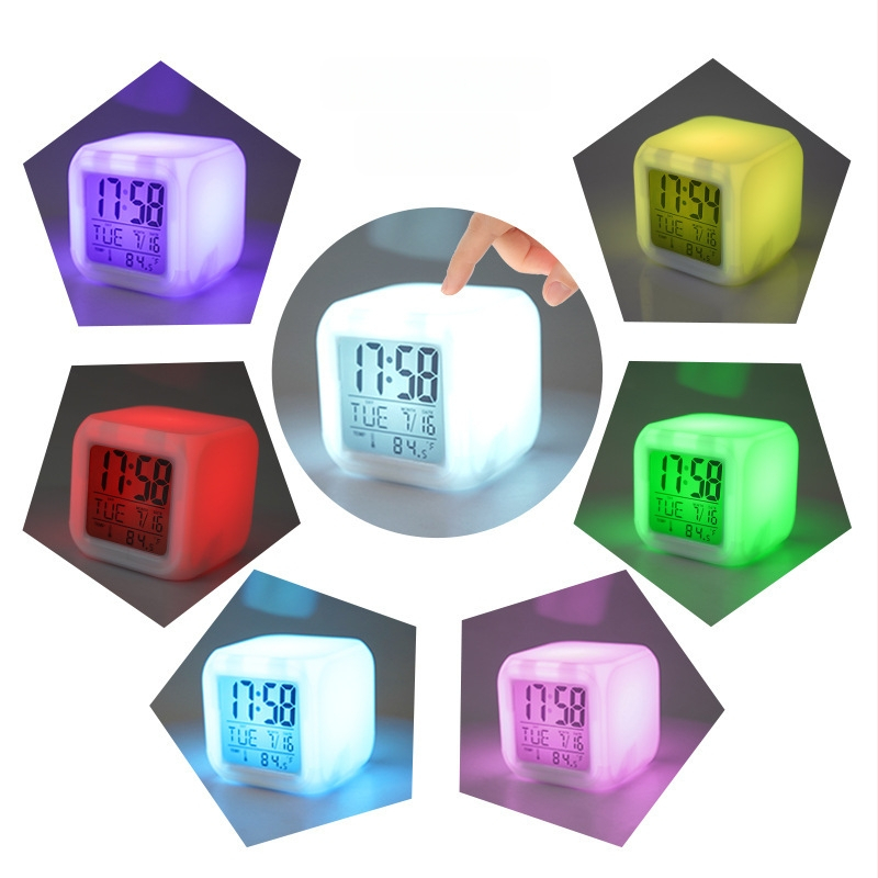 Youmi ceas deșteptător pătrat, silențios, afișaj LED, alimentare cu baterie, mecanism electronic Pearl, cu afișaj pe o singură față, grosime 10 mm (afișaj LED; alimentare cu baterie; mecanism electronic Pearl; singură față; grosime 10 mm)