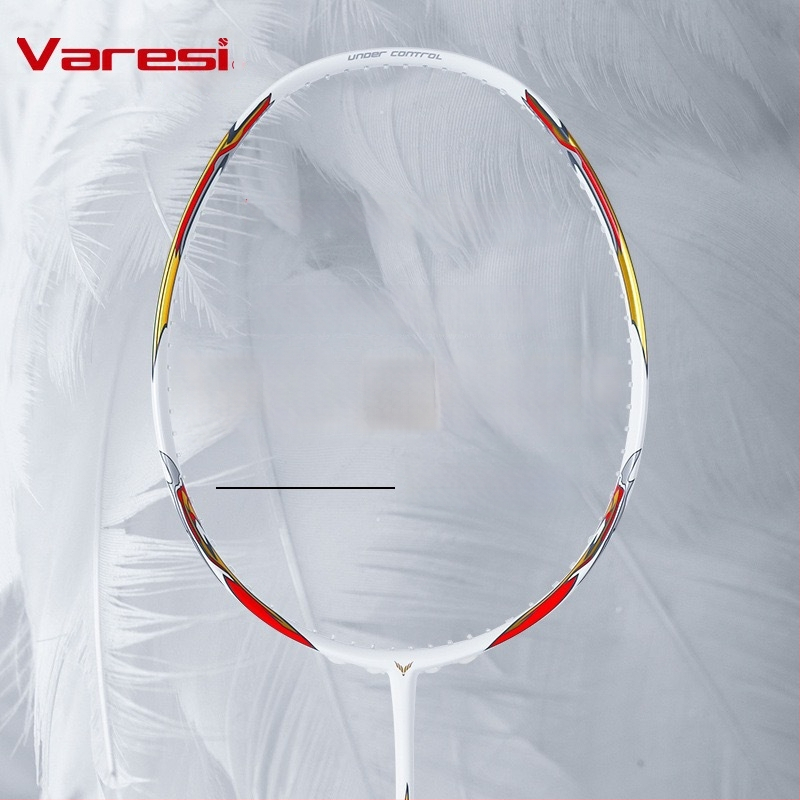 Badminton raketė - Varesi anglies pluošto rėmas, 80-84 g, tiesus smūgis, rankenos storis G-5, vidutinė kietumas