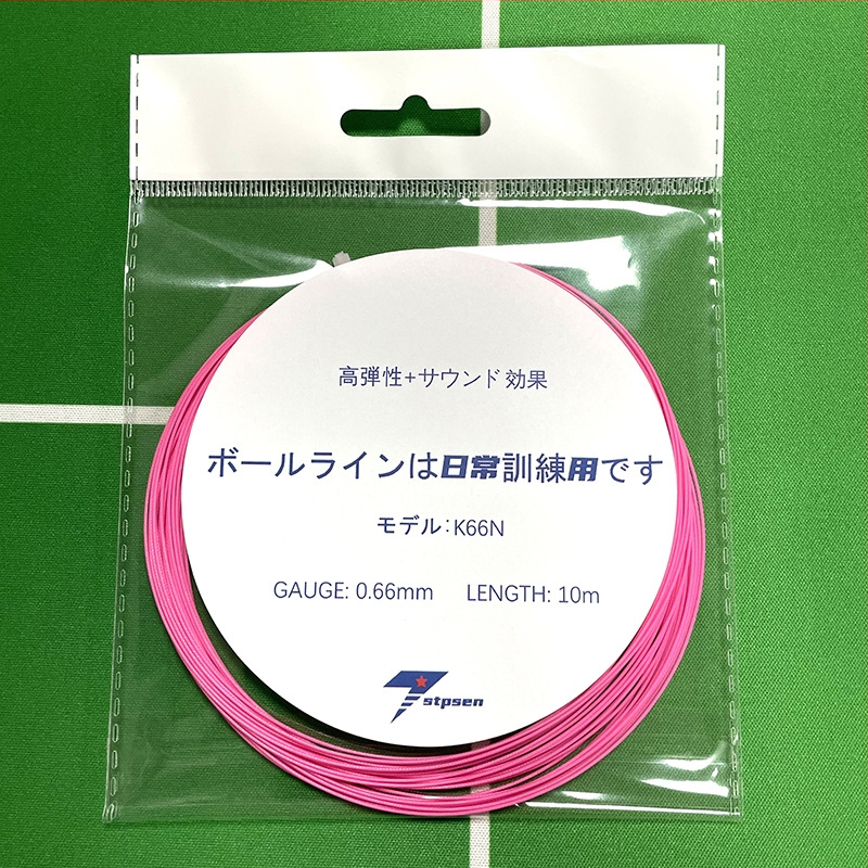 K66N badmintono siūlai treniruotėms pradiniam ir vidutiniam lygiui, aukštas elastingumas, skersmuo 0,66 mm, įtampa 32 lb