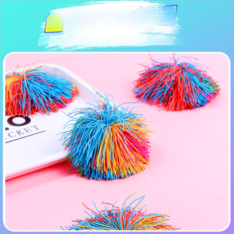 Smėlio maišelio žaislas sensoriniam treniravimui, plastikinė konstrukcija su gumine kamuole, skatina jutimą ir rankos-akies koordinaciją; tinkamas 15–35 metų jaunimui; 14+ žaislas.