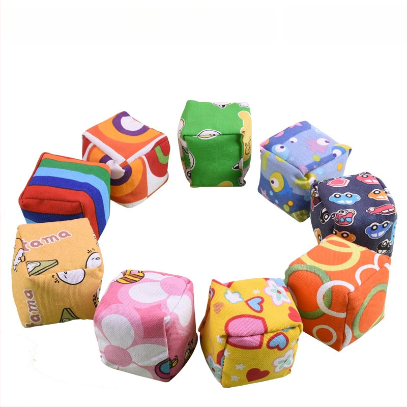 Storas drobės karikatūrų dizaino smėlio maišo žaislas vaikams – metimo žaislas (medžiaga: audinys; funkcija: vaikiškas sporto žaislas; griebimo lavinimas; rekomenduojamas amžius: 7–14 metų)