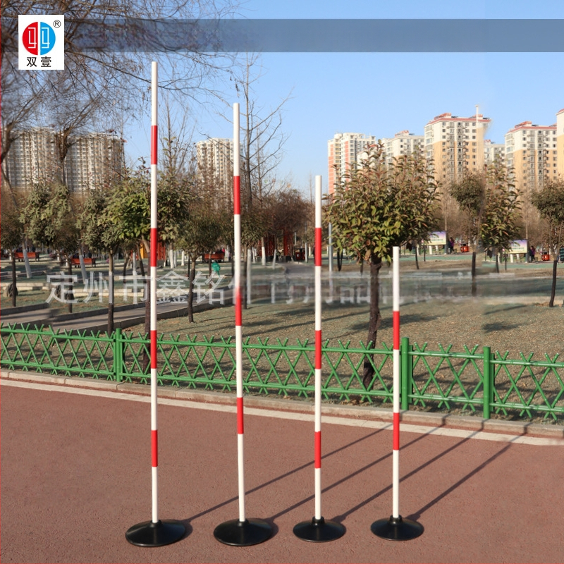 Treniņu nūja futbolam un basketbolam – čūskveidīga treniņu nūja, dzelzs pamatne, tērauda caurule, gumijas un plastikas komponentes