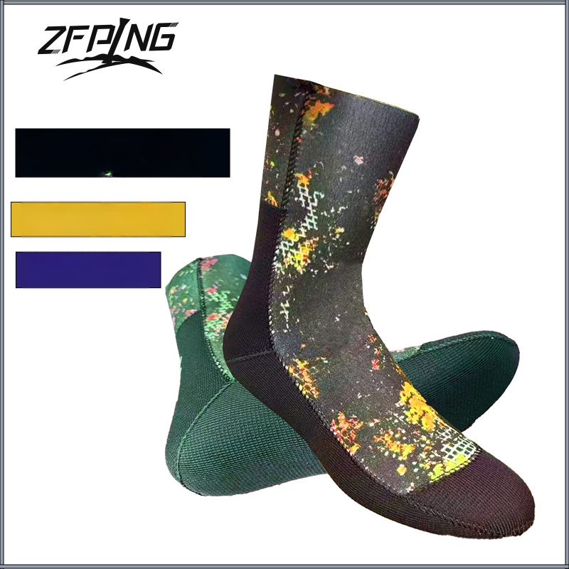 Kamuflázs mintázatú búvár zokni, 7 mm vastag, nylon anyag, csúszásmentes talp