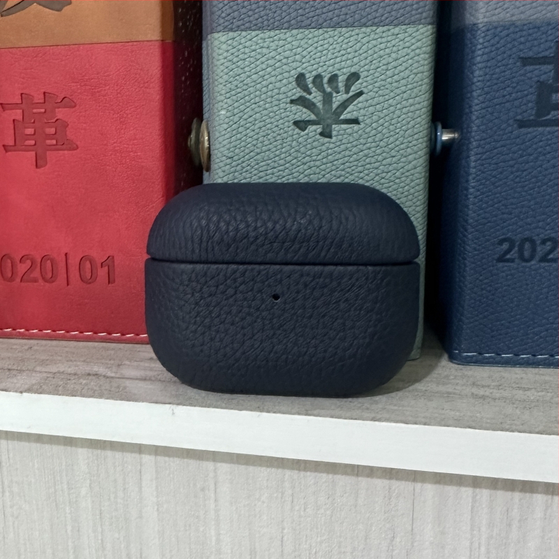 Θήκη από γνήσιο δέρμα με υφή lychee για AirPods Pro 3 και AirPods 4, χειροποίητη