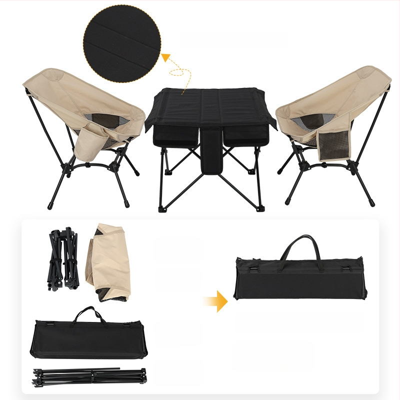 Háromrészetes kültéri összecsukható asztal és székszett vascső vázban, tartalmaz egy asztalt és két négyzet alakú széket, méretek 55×54×65 cm, összecsukható