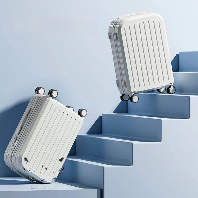 ABS/PC kohver lukuga avamisega, ülikerge, kulumiskindel, vargusvastane, lennureisidele sobiv, universaalsed rattad, kaal 2,8 kg.