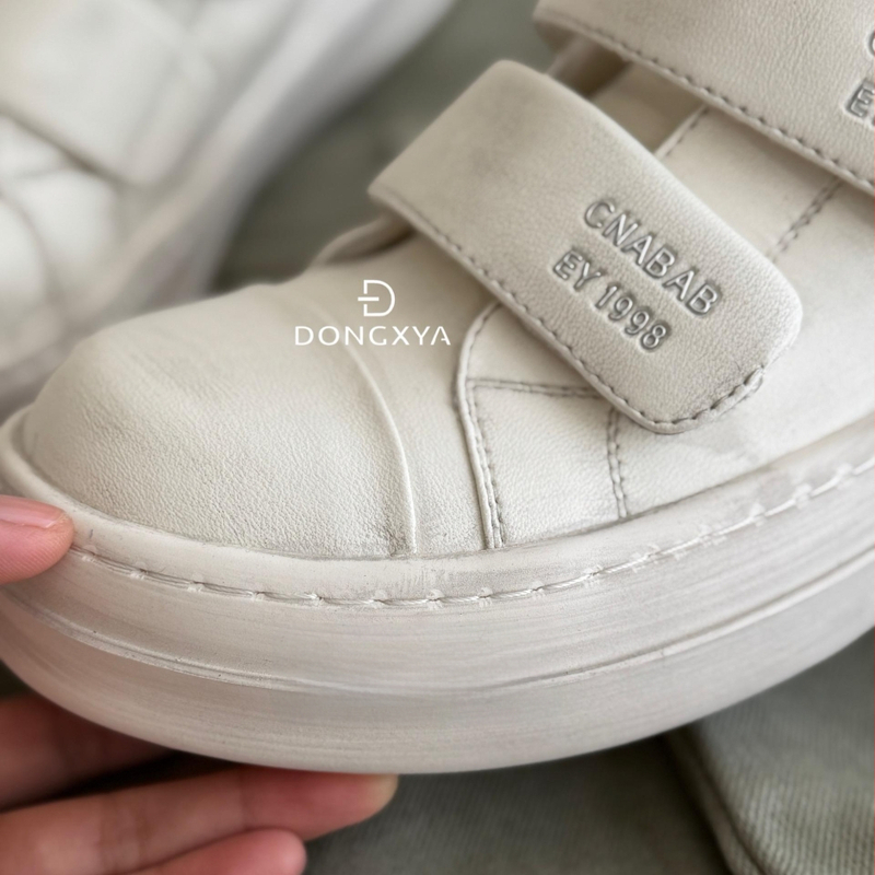 Női bőr sneaker Velcro-zárással – középtop magasság 3–7 cm, gyapjú talpbetét, gumitalp, belső bőr