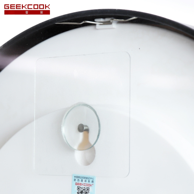 Ceas de perete cu cârlig adeziv fără urme; carcasă din plastic; stil modern minimalist; personalizare disponibilă; ambalat într-un singur pachet OPP