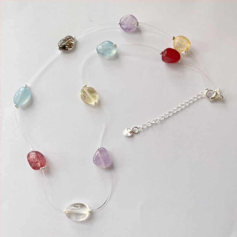 Колие с кристали и странични камъни: аметист, цитрин и кристал • бароков стил • материал: кристал • индивидуална опаковка • издаване през лято 2025