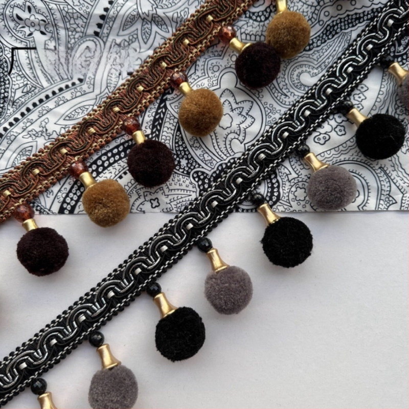 Užuolaidų aksesuaras – pūkota kamuolė, medžiaga: audinys, šiuolaikinis minimalistinis stilius, pritaikomas, produkto kodas 202401205