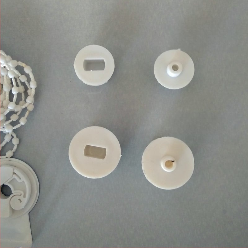 Roletės langams su geležiniu laikikliu, šiuolaikiškas minimalistinis stilius