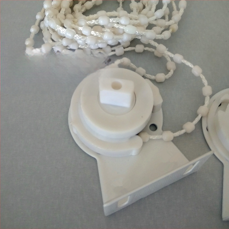 Roletės langams su geležiniu laikikliu, šiuolaikiškas minimalistinis stilius