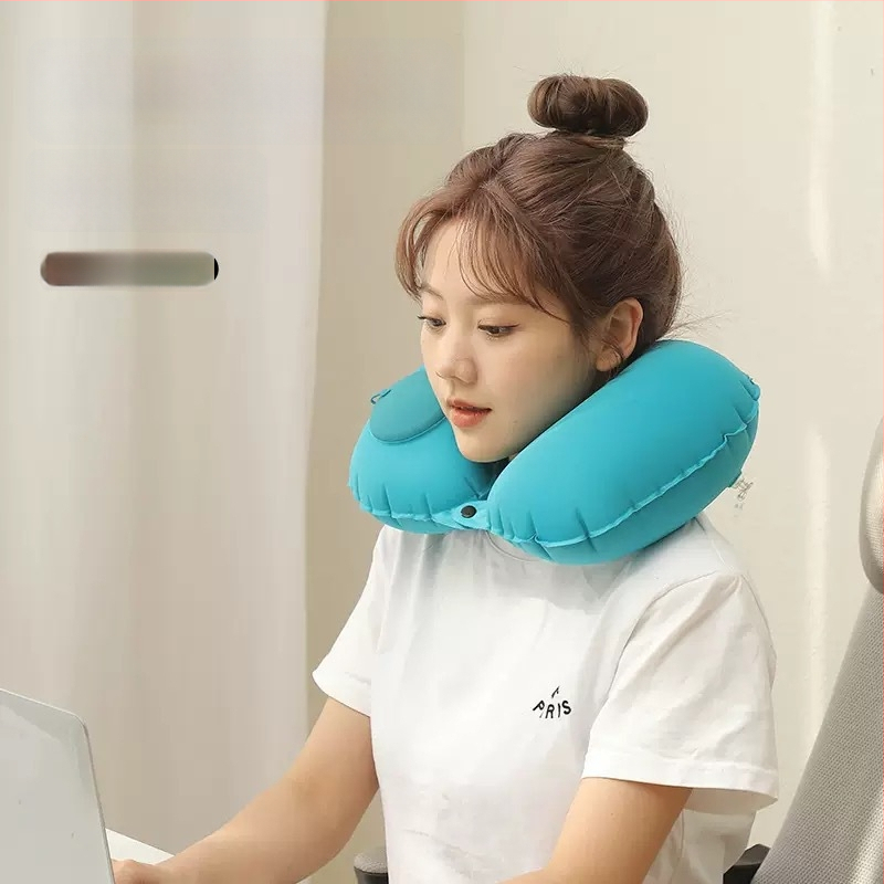 U formos pripučiamos kaklo pagalvėlės kelionėms, užpildas poliesterio pluoštu, pieno fliso užvalkalas, šiuolaikinis kelioninis dizainas