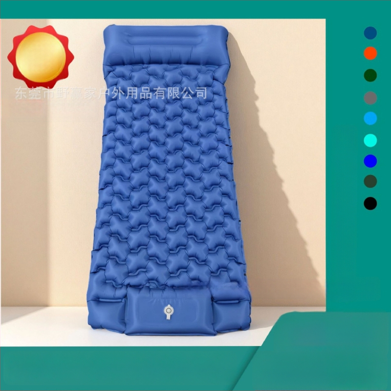 Felfújható kemping matrac beépített pumpával, nedvességálló felülettel, kétszintes kialakítás, kézi felfújás, maximális teher 200 kg, súly 960 g