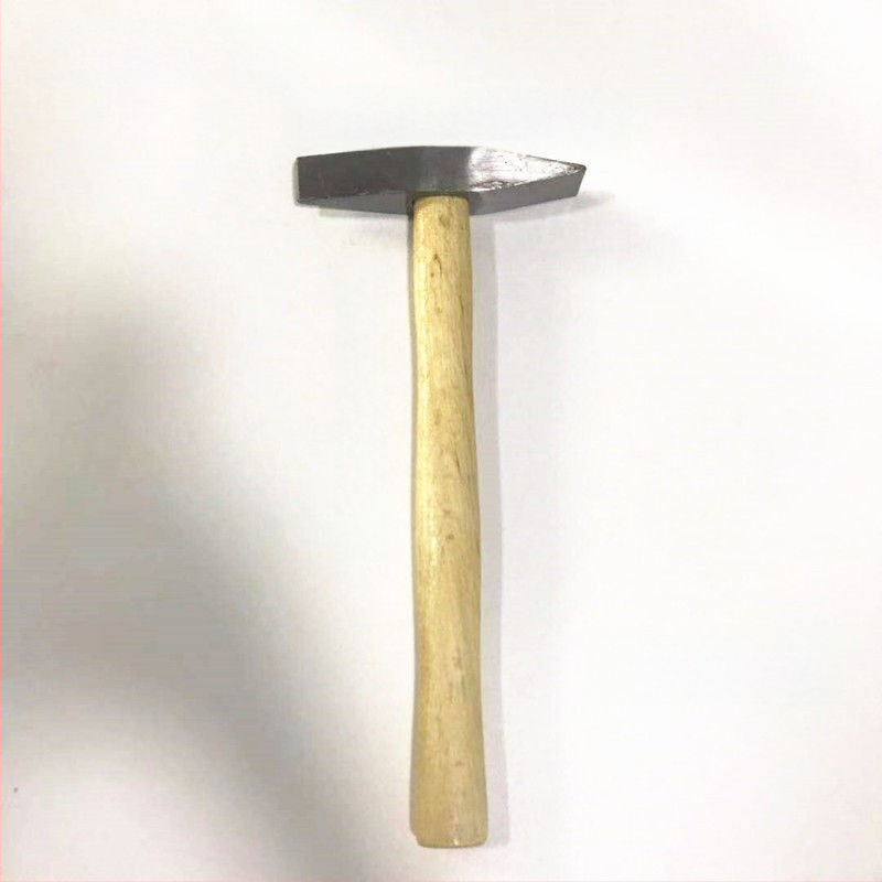 Suvirinimo plaktukas su plokščia galva — anglies plieno galva; medinis kotas; svoris 300 g / 500 g; Kai Cheng