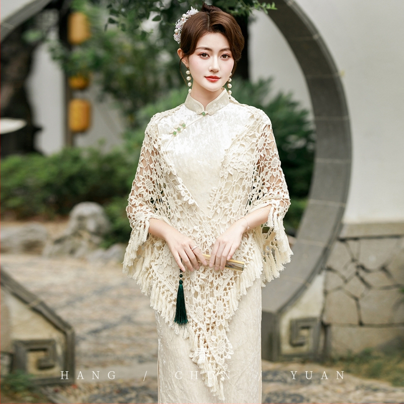 Дамски кардиган-шал със ажурна плетка и пискюли със слънчоглед, триъгълен шал - пролет и есен, полиестер