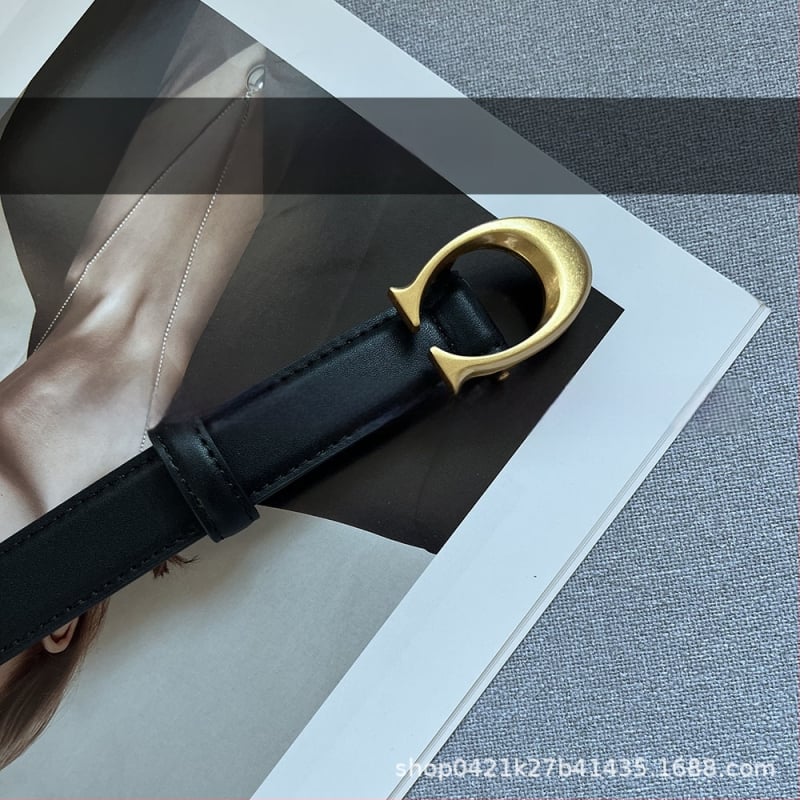 Унисекс кожен пояс от естествена телешка кожа с голяма буква C на катарамата, медна катарама, автоматично закопчаване, електроплакиран финиш