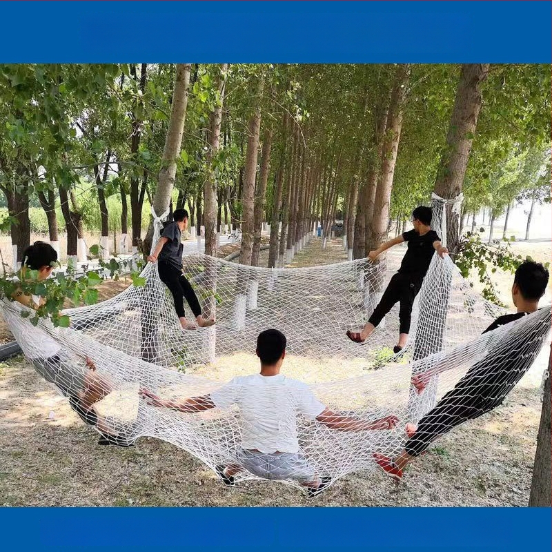 Nagy sűrűségű nejlon védőháló teherautókhoz kötélen rögzítve