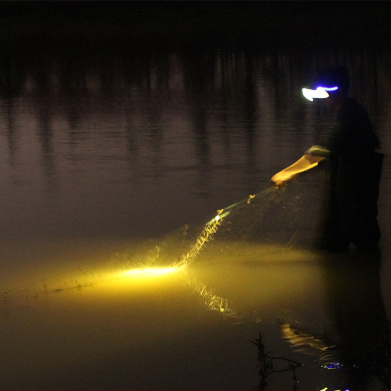 LED horgász lámpa négy fényforrással, zoomolható, 360°-os forgás, vízálló, maximális hatótávolság 200-500 m