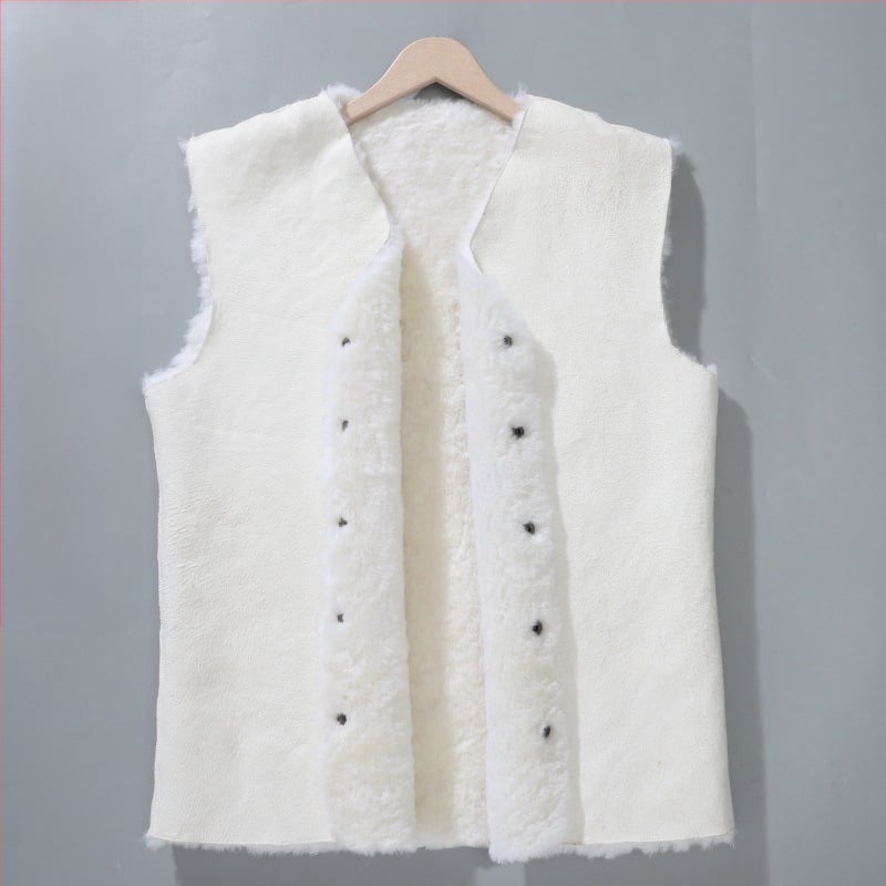 Жилет от зайче козина, качулка, V-образно деколте, едностранно закопчаване, зимна топлина