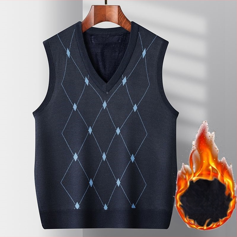 Качулеста жилетка с плътна плюшена материя (заешка коса), райета, V-образно деколте и двойно закопчаване