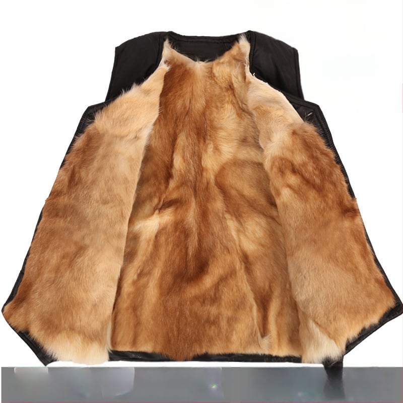 Жилетка от естествена овча кожа с вълнен основен плат, подплатена дебело полар; без качулка, прав модел, едно ред копчета, зима