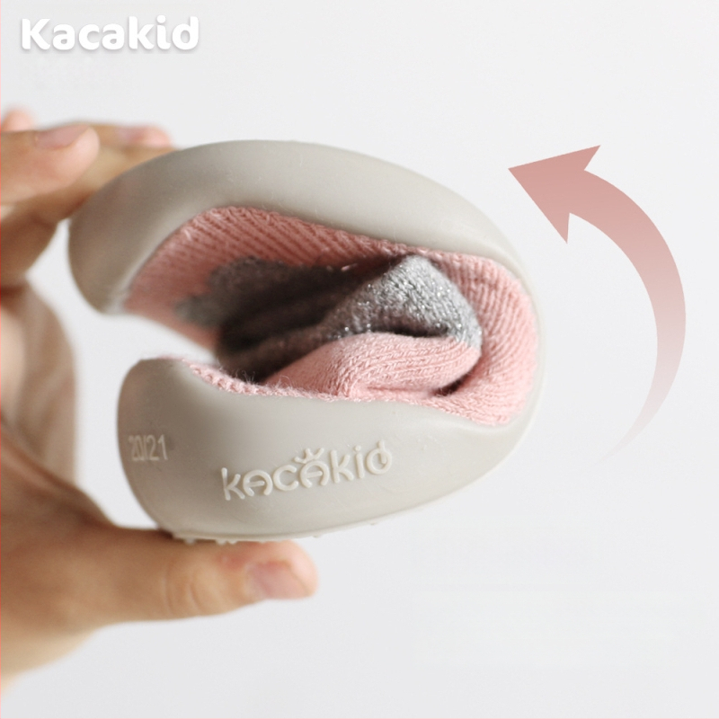 Libisemiskindlad talvised siseruumide kingad beebidele ja väikelastele – puuvillane materjal, triibuline ja karikatuur kujundus, 1–3 aastat