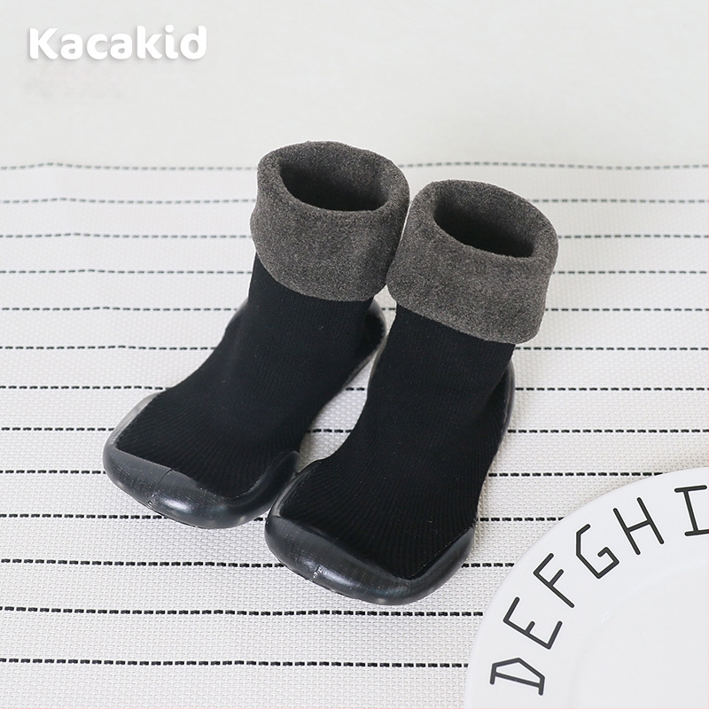 Libisemiskindlad talvised siseruumide kingad beebidele ja väikelastele – puuvillane materjal, triibuline ja karikatuur kujundus, 1–3 aastat