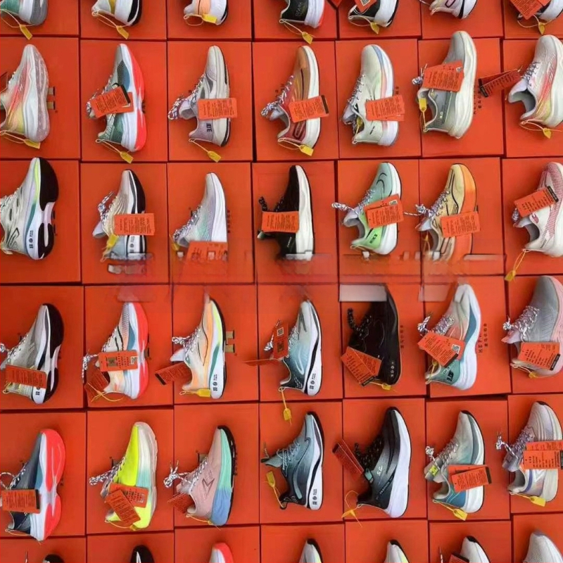 Pantofi de alergare cu partea superioară din plasă, branț EVA, talpă din spumă, model dungat, închidere cu șireturi