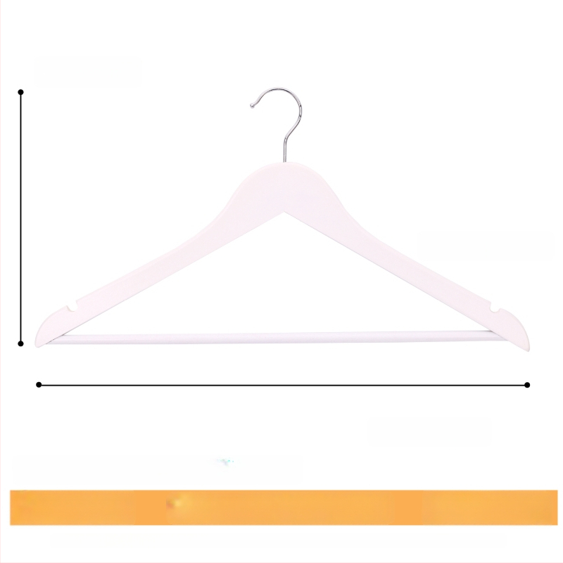 Masyvaus medžio drabužių pakabiklis su plokščiu kabliu, įdubos anti-slip juostelė, abiejų pusių briaunos, be įbrėžimų – modelis CJWMC23