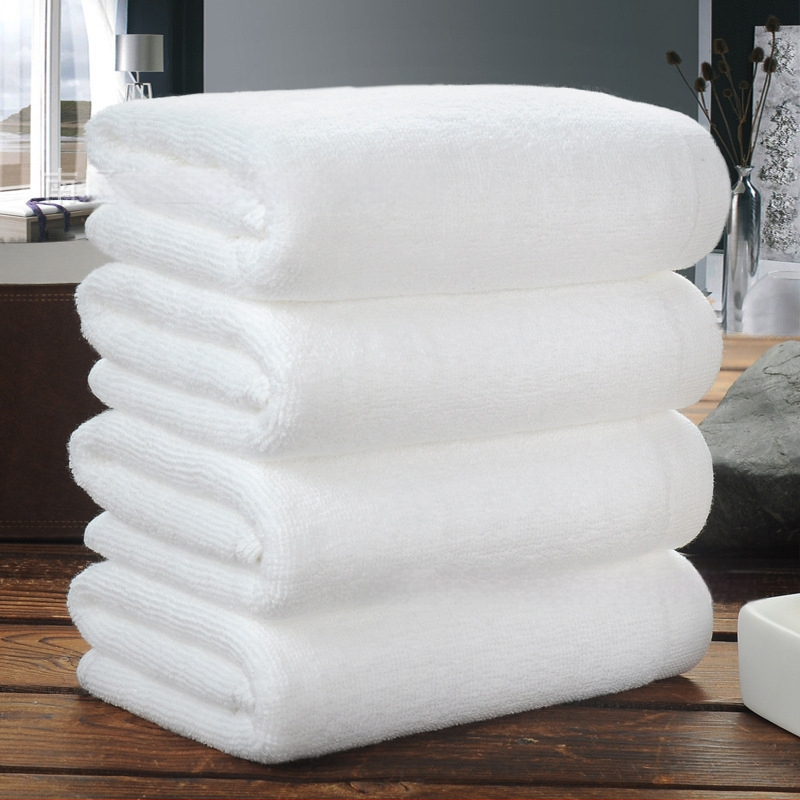 Hotelska kupaonska krpa od 100% pamuka, 800 gsm, bijela, s ispisanim logom; mogućnost privatne oznake.