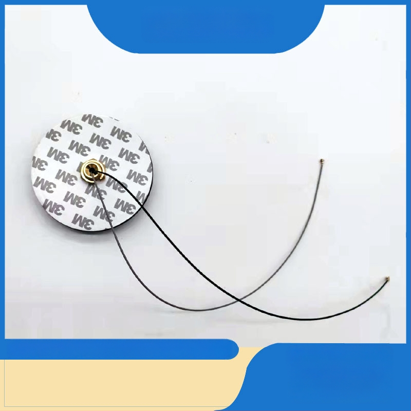 Antena externă GPS 4G cu bandă completă pentru dulap exterior impermeabil (Model F010-000895) – 50 Ω, câștig 8–28 dBi, VSWR ≤ 1.8, tensiune de funcționare 3–5 V