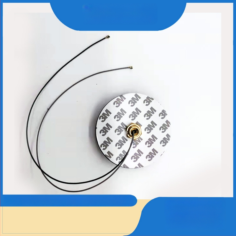 Antena externă GPS 4G cu bandă completă pentru dulap exterior impermeabil (Model F010-000895) – 50 Ω, câștig 8–28 dBi, VSWR ≤ 1.8, tensiune de funcționare 3–5 V