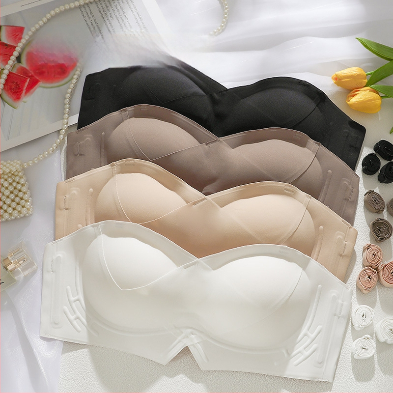 Liemenėlė be petnešių, belaidė, be siūlių, nematoma po drabužiais; 1/2 puodelio, ploni formuojami puodeliai; nuimami dvigubi dirželiai