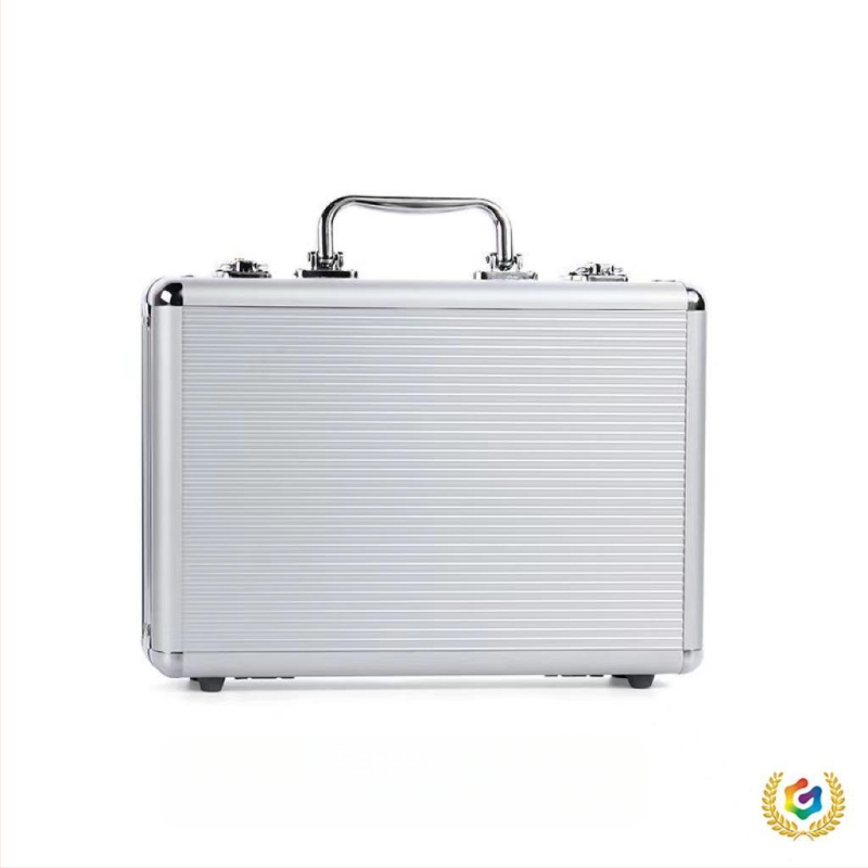 Alumíniumötvözet chipbox, 200-as típus, csíkos dizájnnal és kerek sarkokkal – alkalmas pókerhez és kockákhoz, testreszabható, 18 darabos készlet