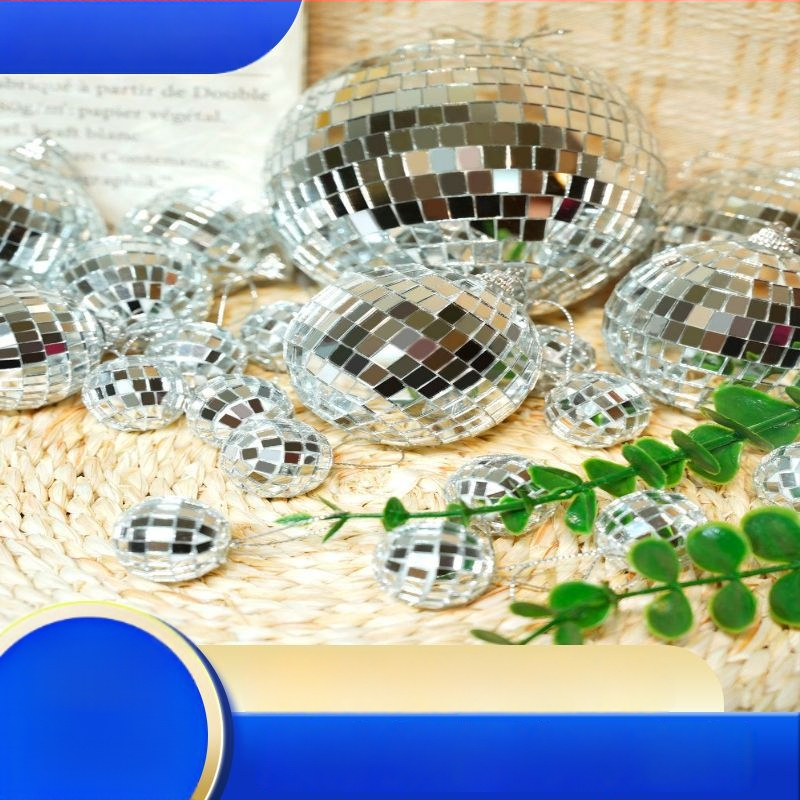 Ornamente: minge de sticlă cu bule, lucrat manual, formă rotundă, decor de Crăciun, stil minimalist modern