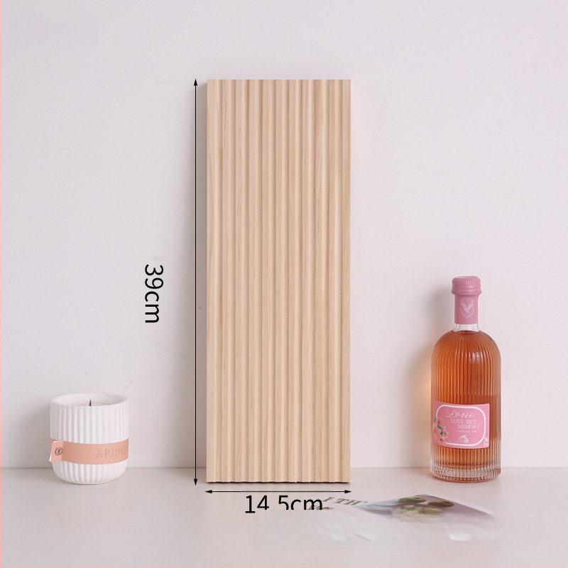 Nereguliarus medinis padėklas dekoracijoms ir laikymui, šiaurietiško stiliaus, rankomis piešta paviršius, dryžių raštas, skersmuo 11–13.9 cm.